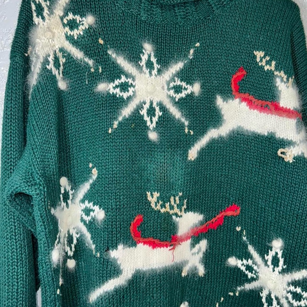 Festive Green Sweater with Reindeer and Snowflakes - Picture 3 of 8
